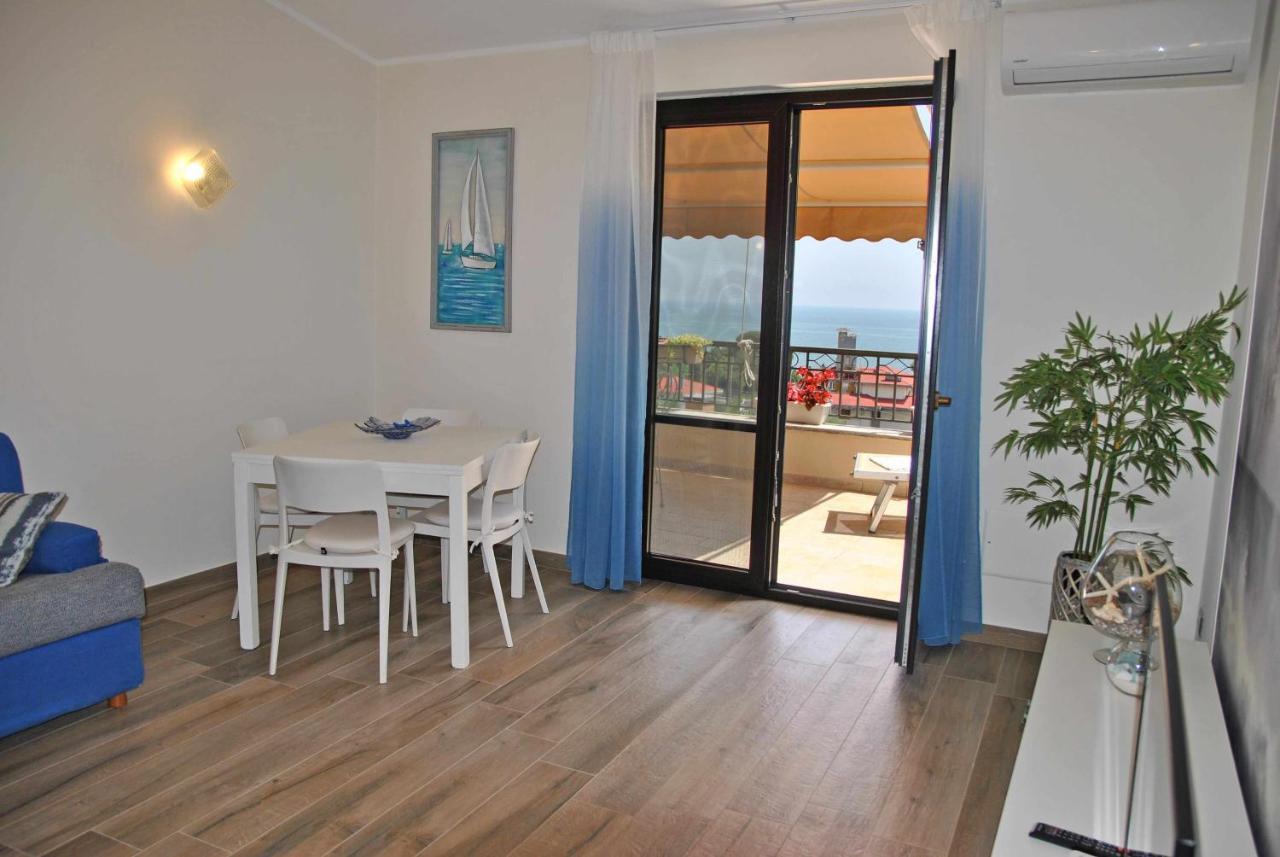 Casa Dinky Attico Con Terrazza Vista Mare Apartment Formia Ngoại thất bức ảnh